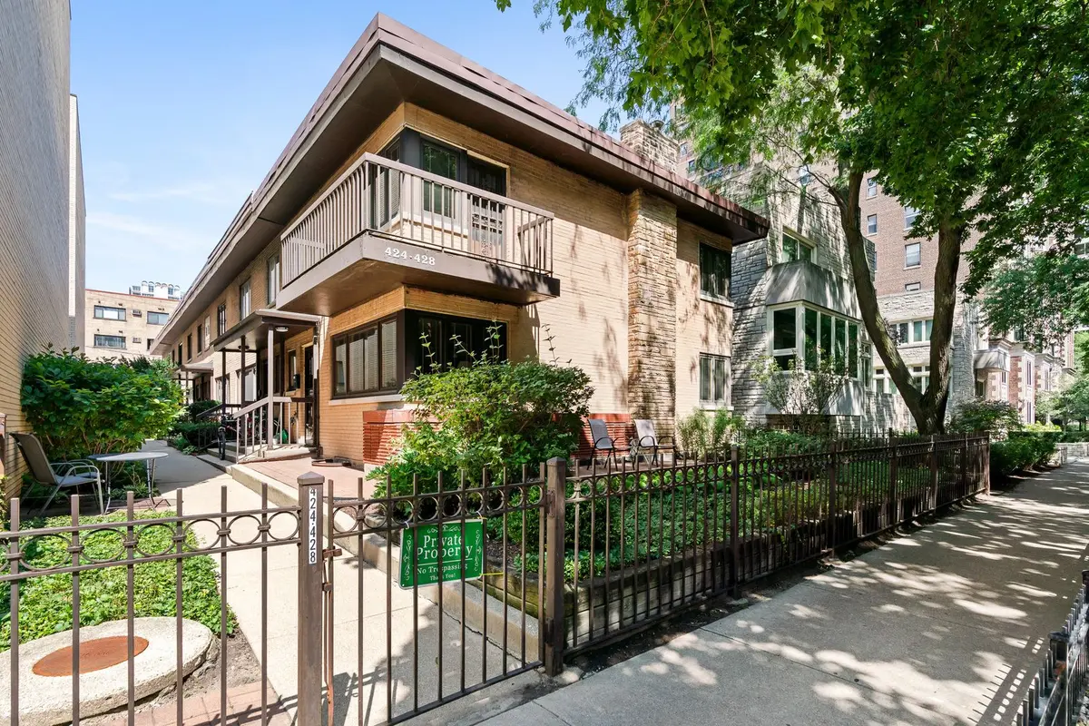 428 W Wellington Avenue