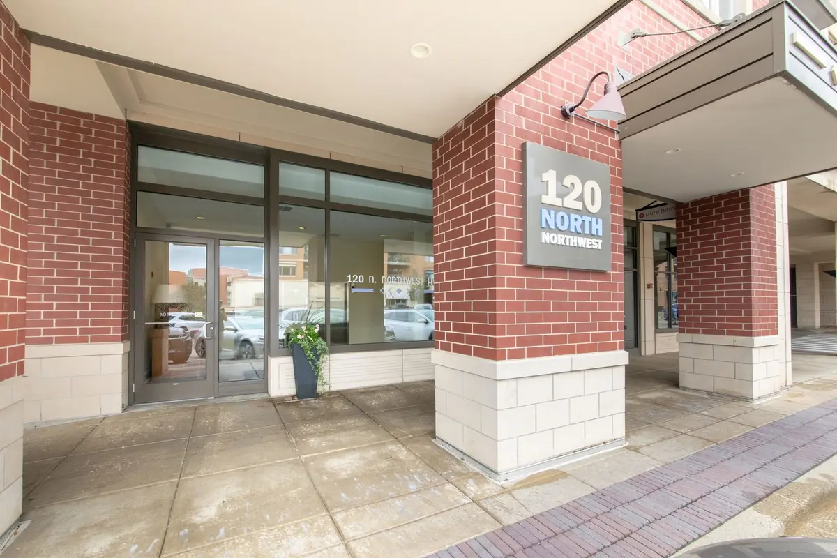 120 N Northwest Highway