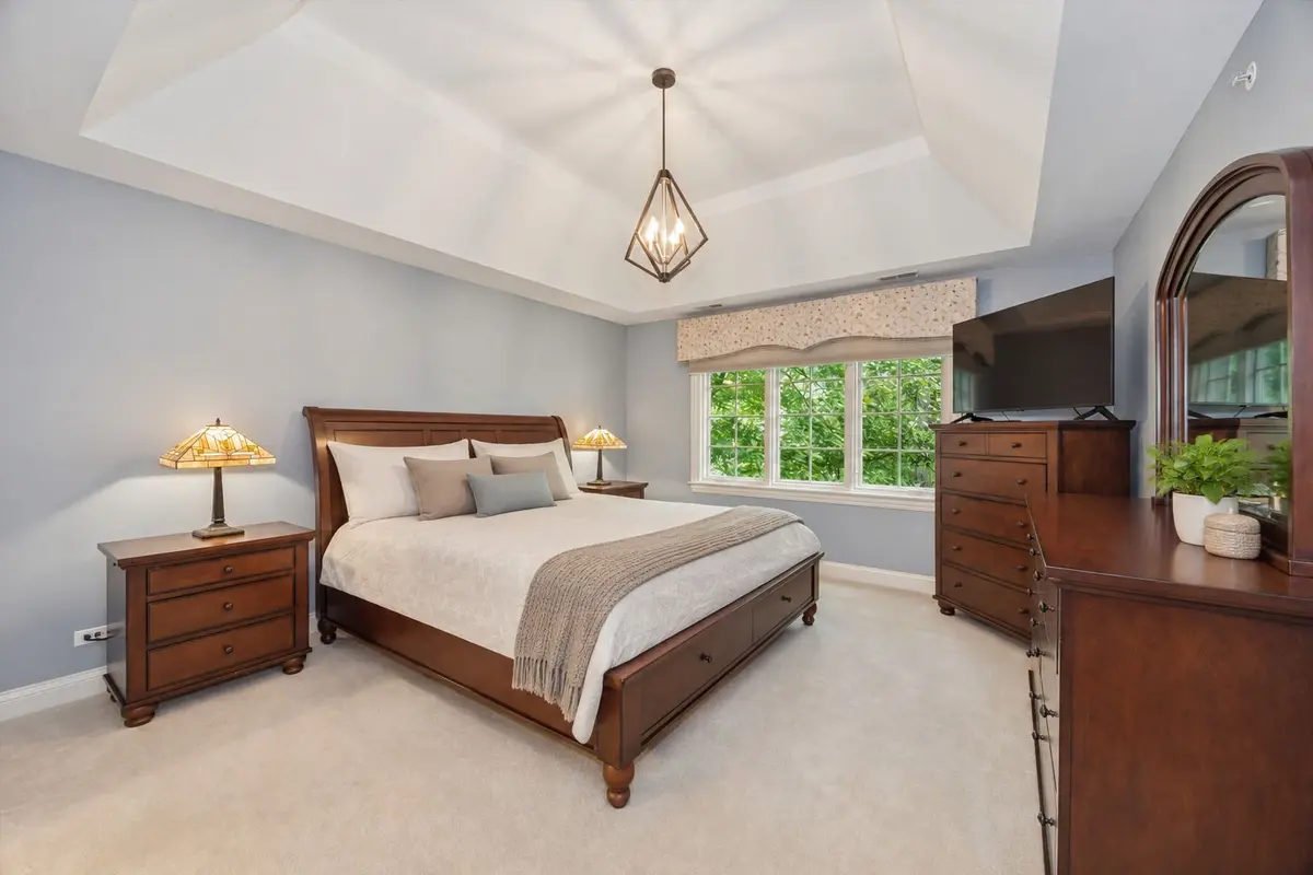 411 SKIPPING STONE Lane