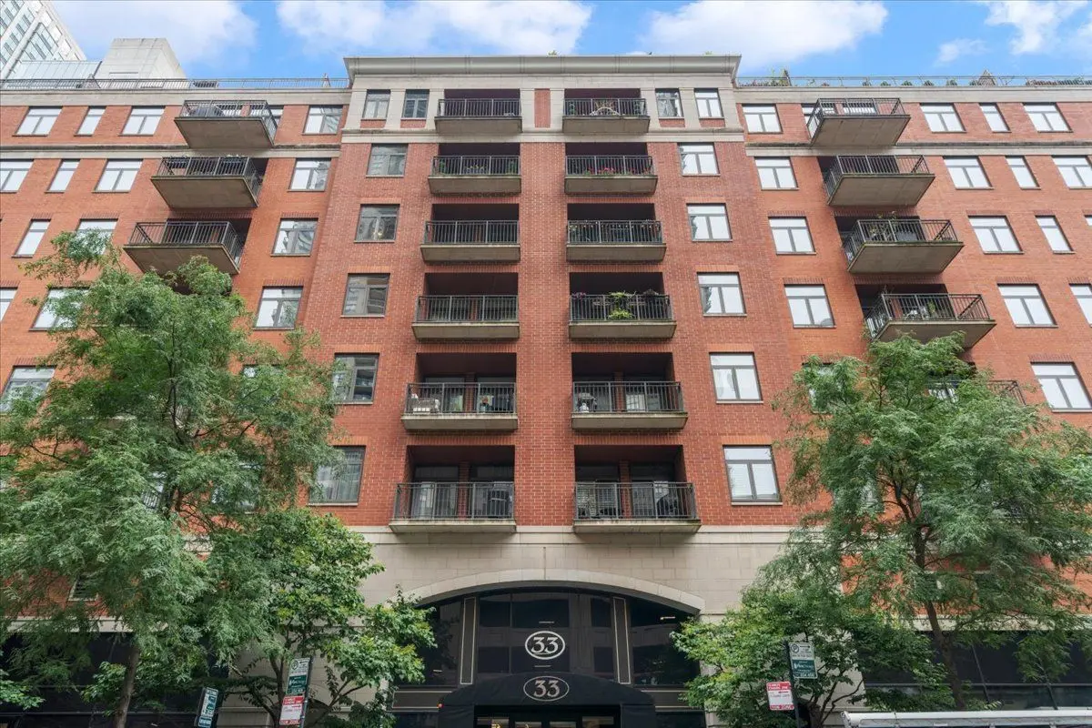33 W Huron Street