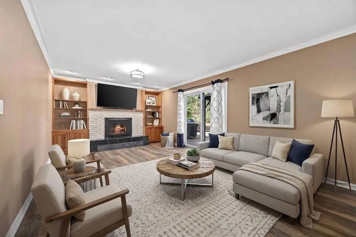 4431 Waubansie Lane