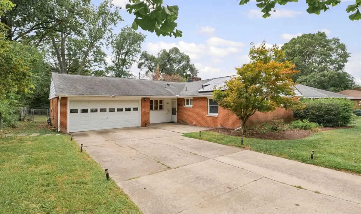1407 W John Street