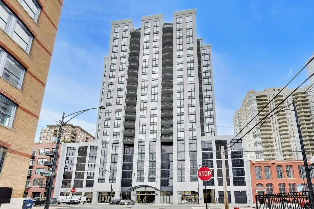 435 W ERIE Street