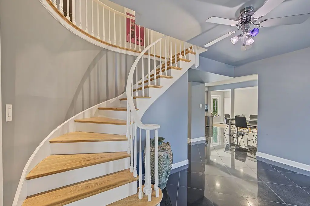 6 DOGWOOD Road