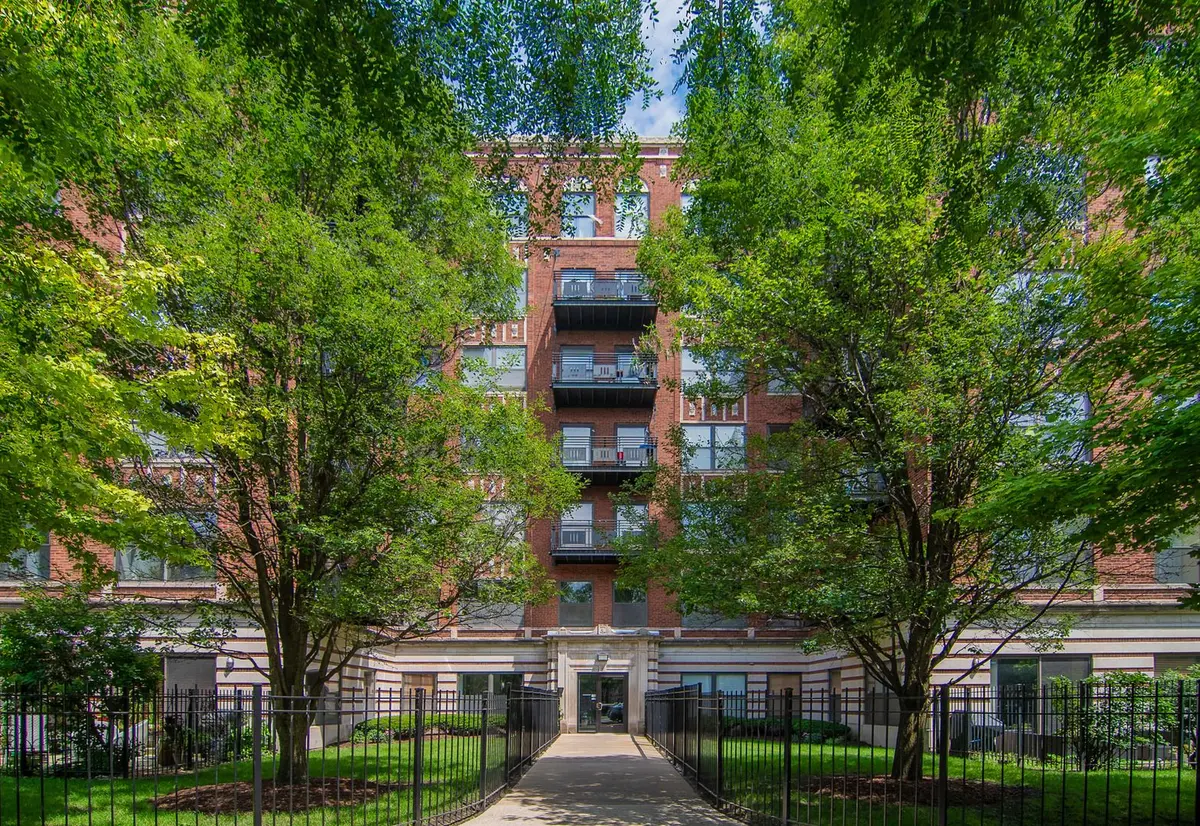 4537 S DREXEL Boulevard