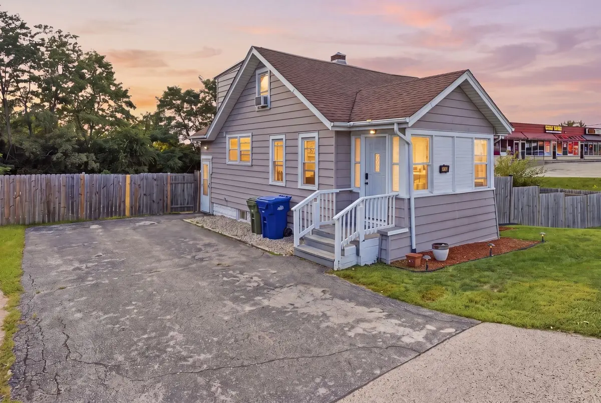 2110 N Green Bay Road