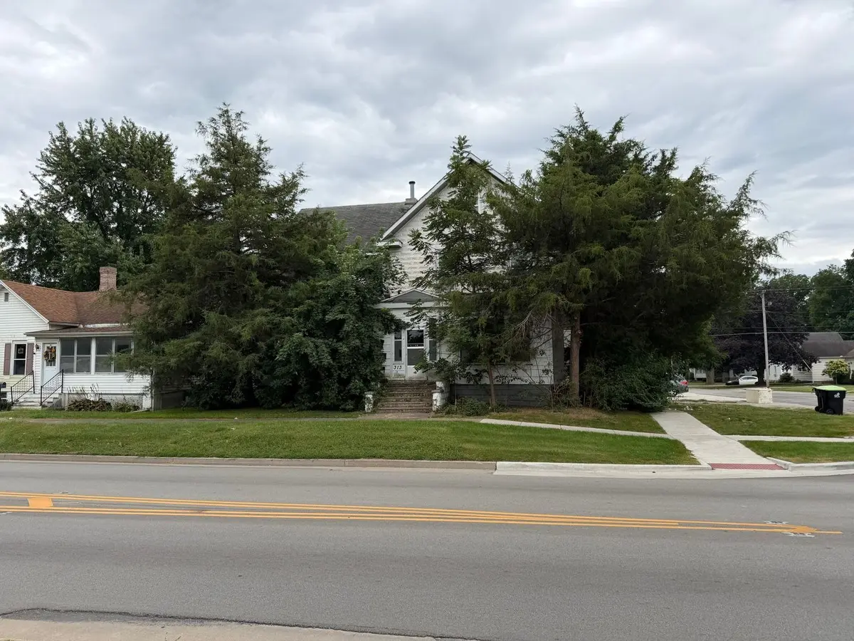 313 W Oak Street
