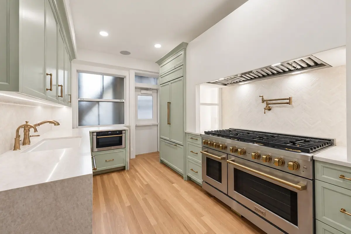 399 W Fullerton Parkway