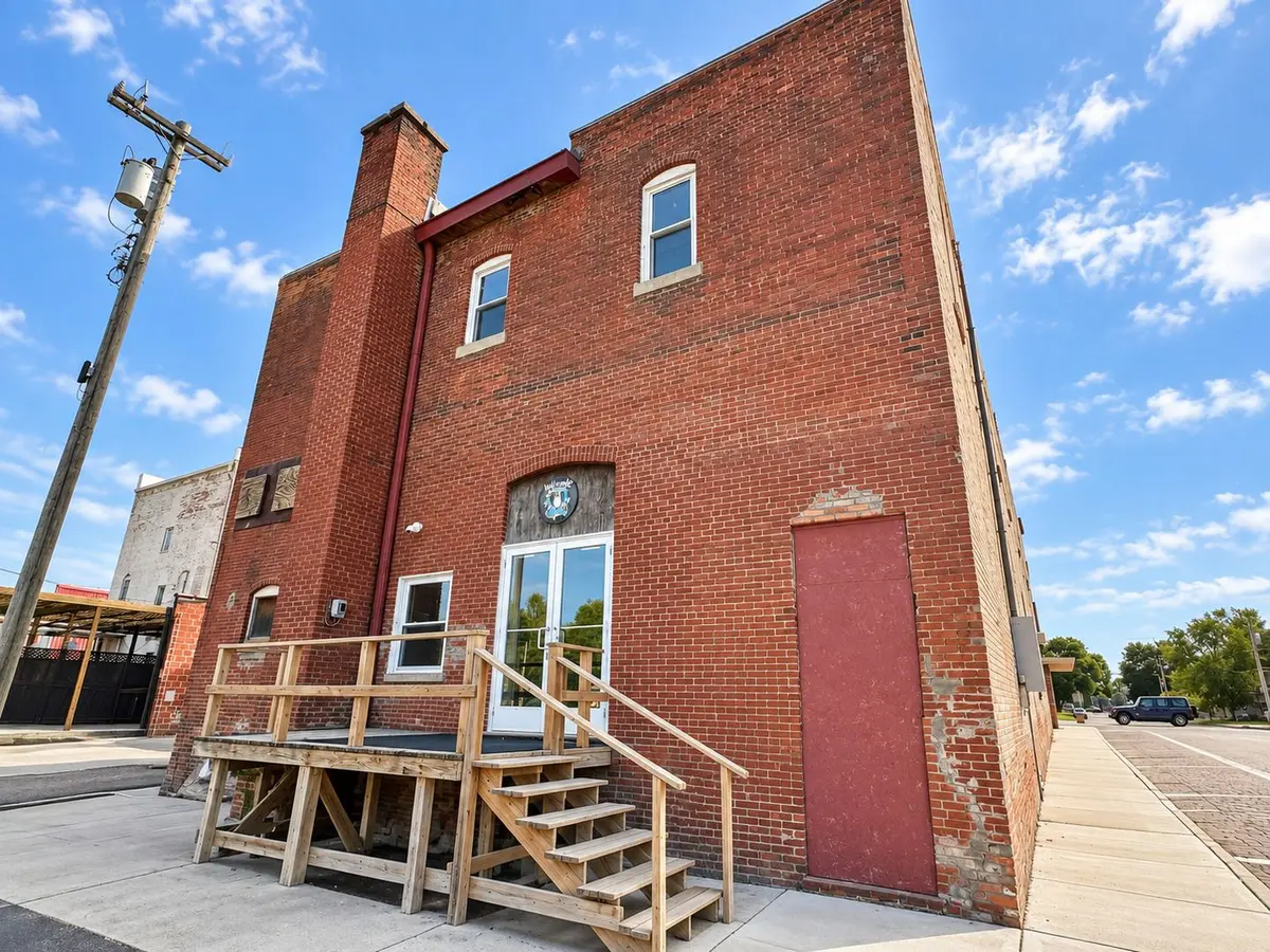 902 1/2 N Main Street