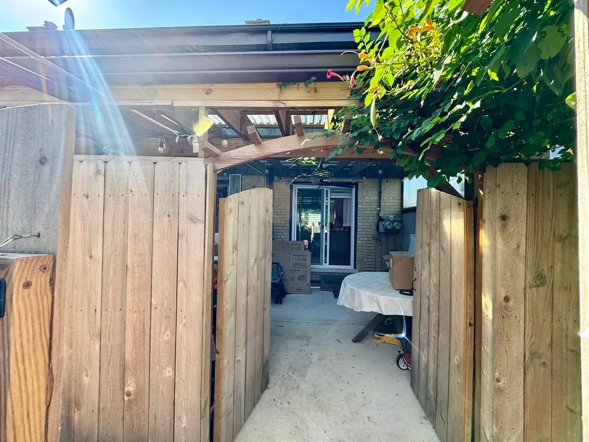 639 Maple Court