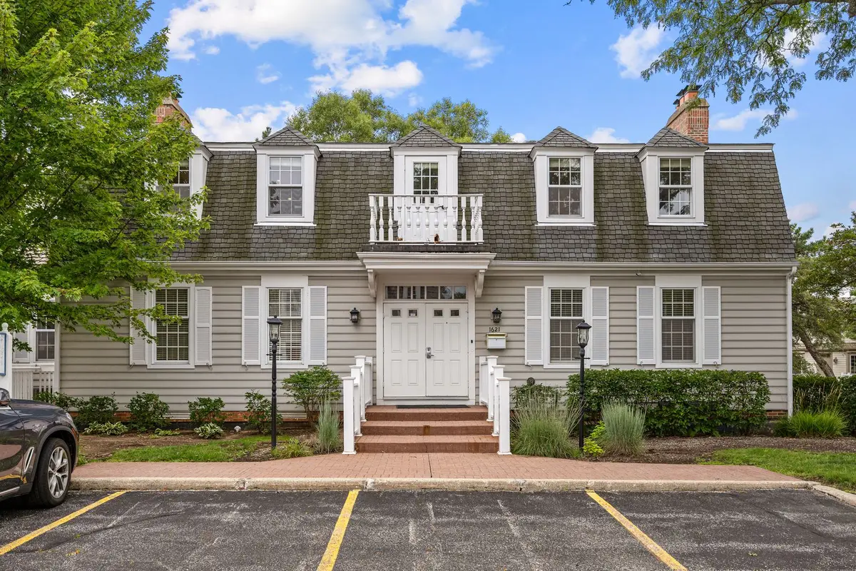 1621 W Colonial Parkway