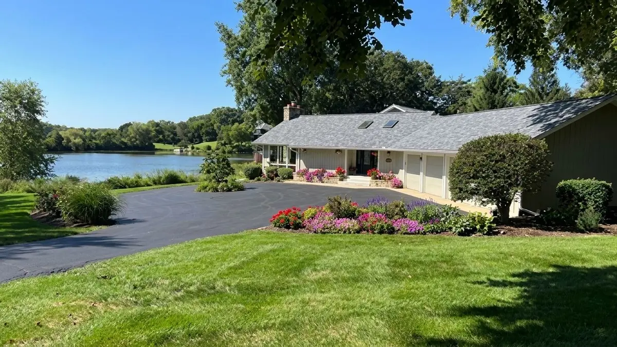 498 Lakepoint Drive