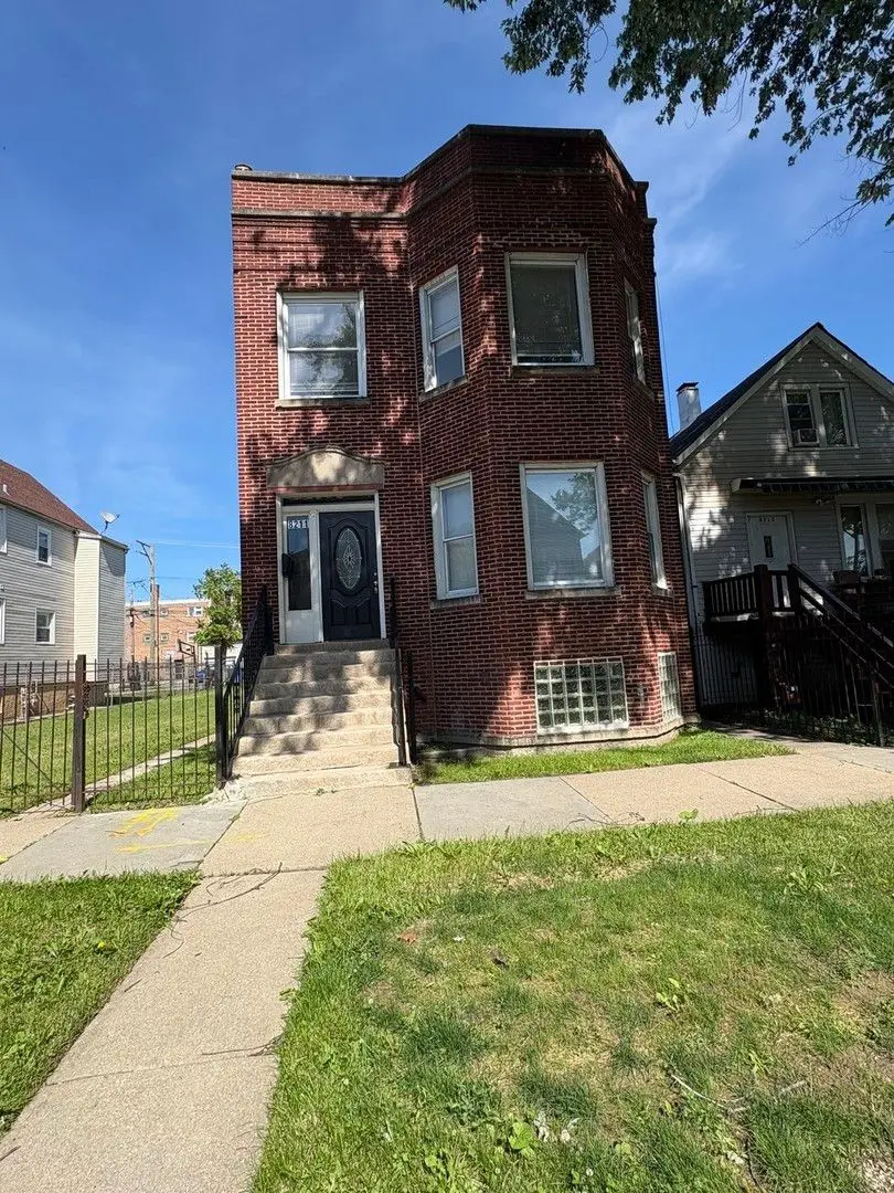 8211 S Escanaba Avenue