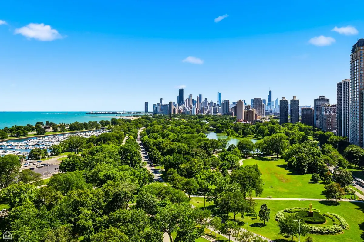 330 W Diversey Parkway