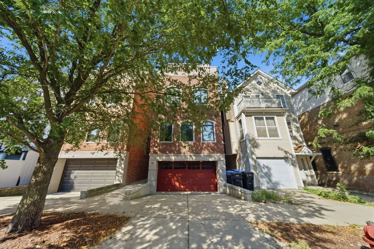 952 N Racine Avenue