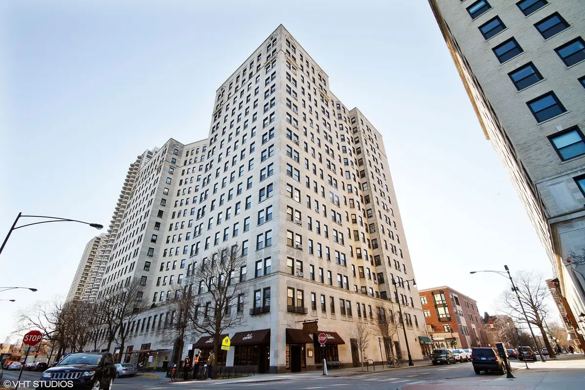 2000 N Lincoln Park West Avenue