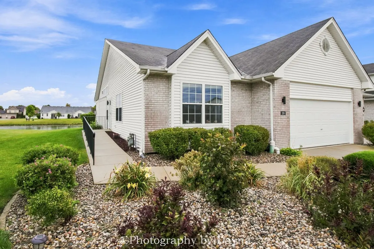 289 White Hawk Way