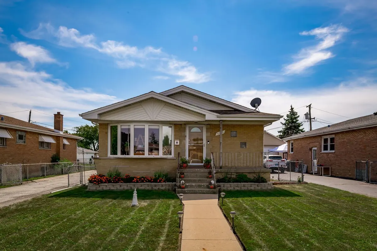 6113 W 80th Place