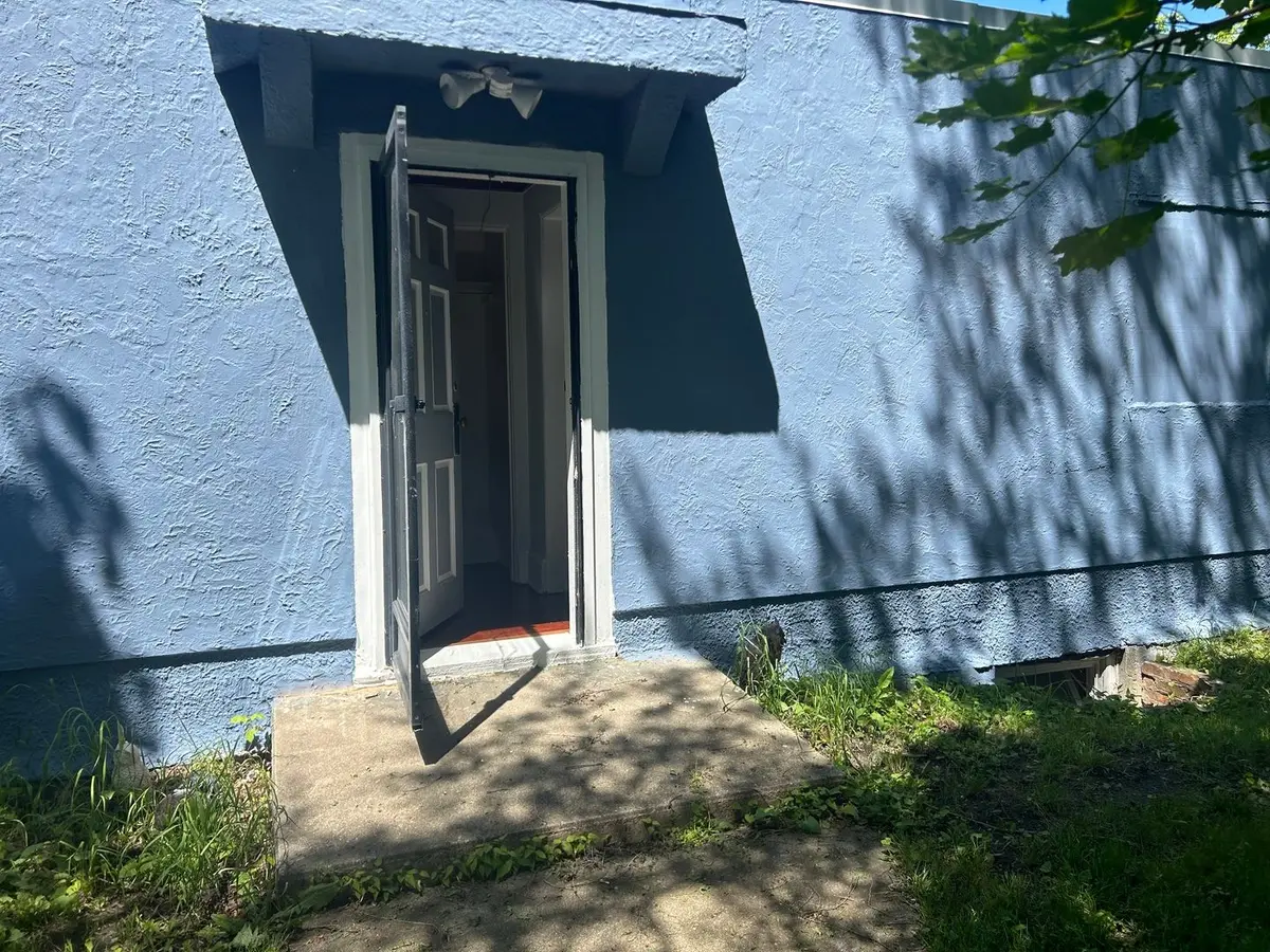 2110 Lewis Avenue