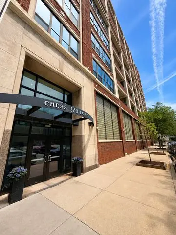 320 E 21ST Street