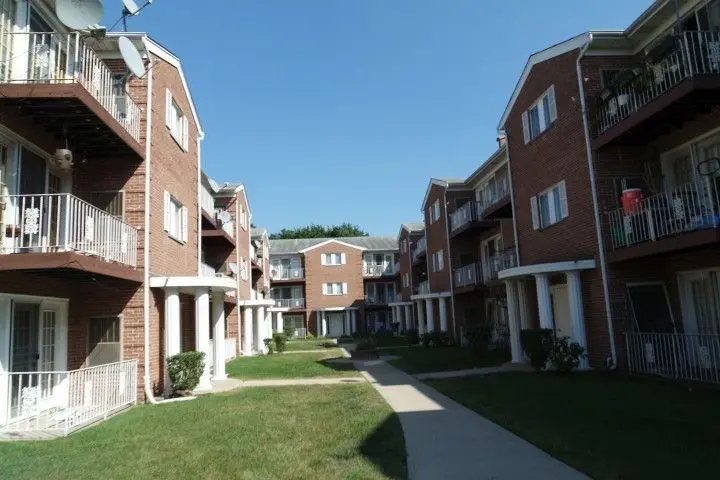 4120 Williamsburg Court