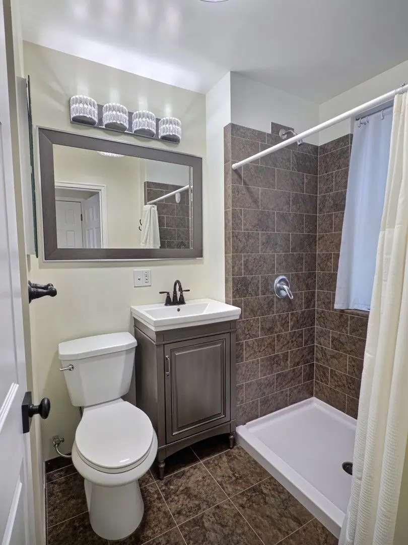 515 W 40th Place