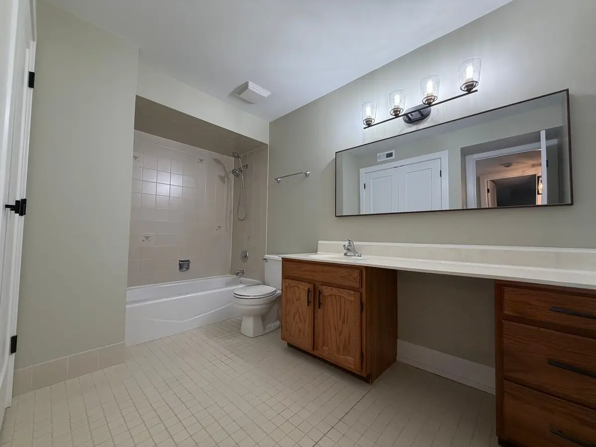 11006 S Theresa Circle