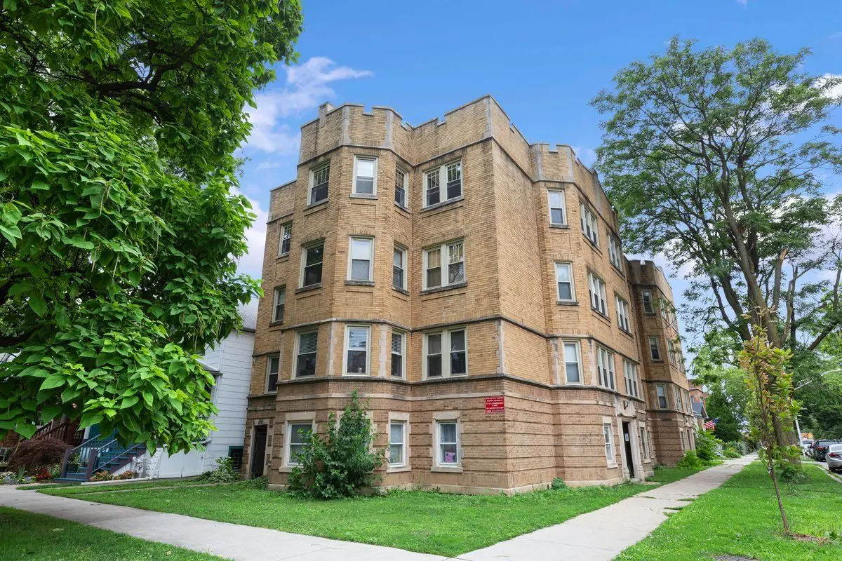 4055 N Spaulding Avenue