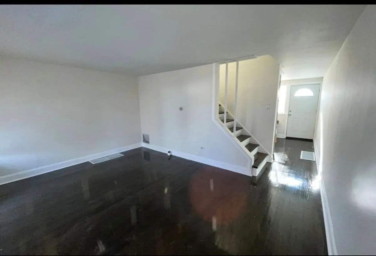 113 E 37th Place