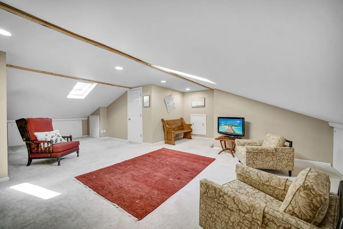 8210 Hillcrest Drive