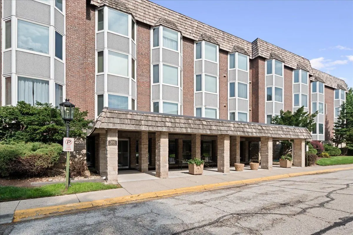 300 THAMES Parkway