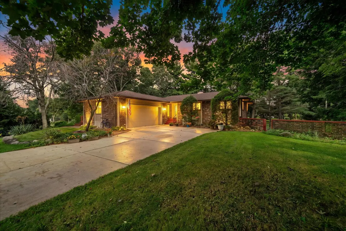 7173 Lakecrest Court