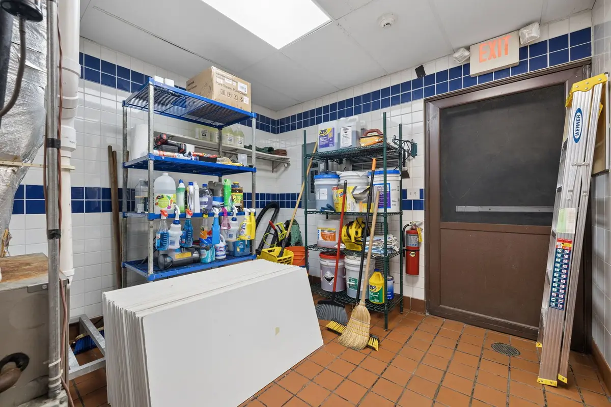 9500 W Lincoln Highway