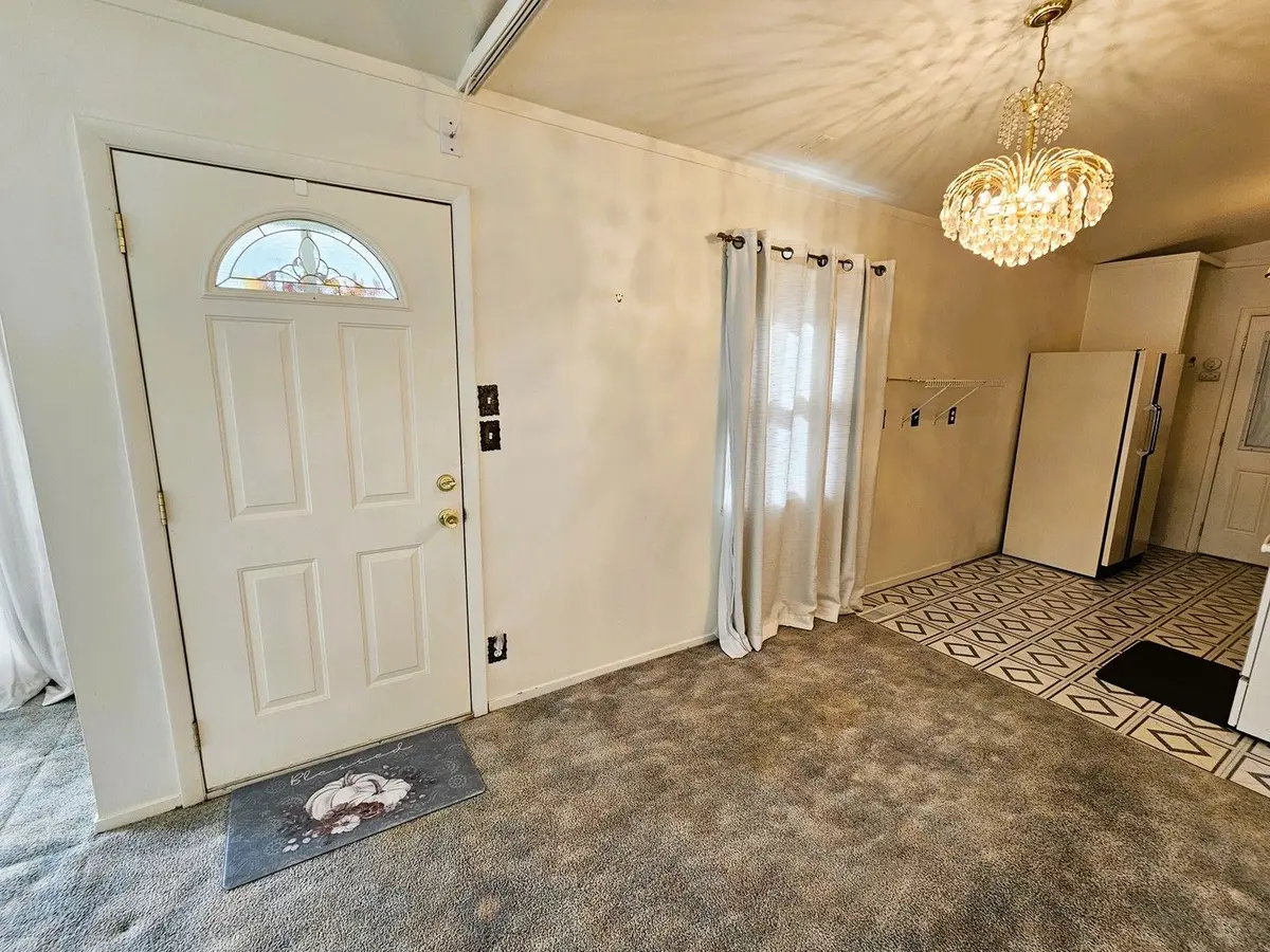 18 SE Crescent Drive