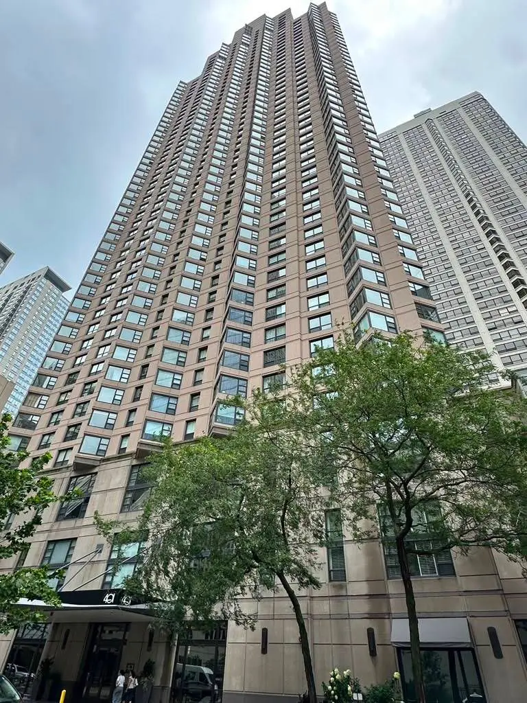 401 E ONTARIO Street