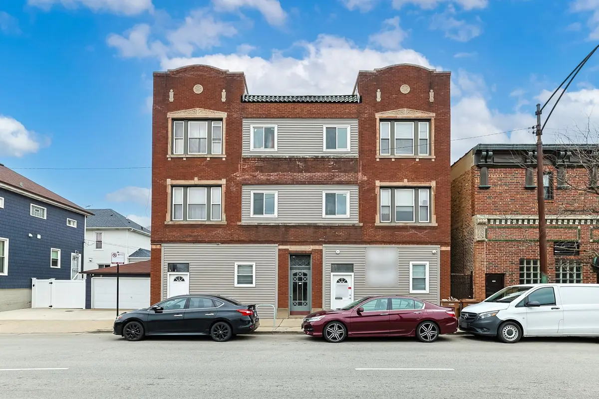 4413 W Montrose Avenue