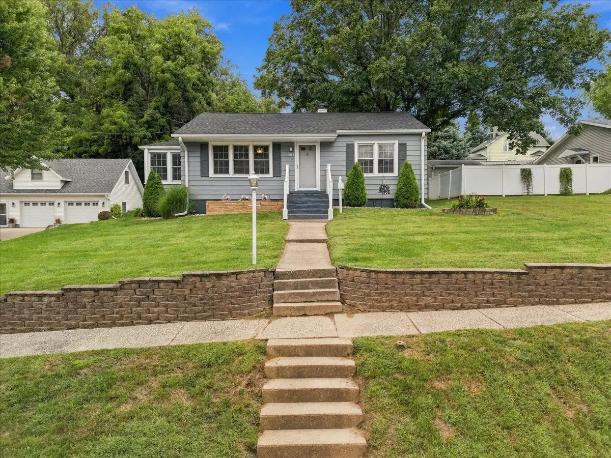 302 Towne Street