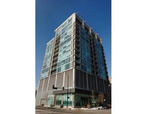 700 W VAN BUREN Street