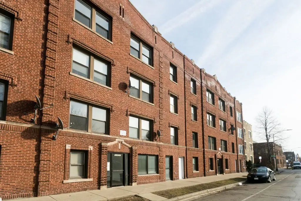 3243 N Damen Avenue