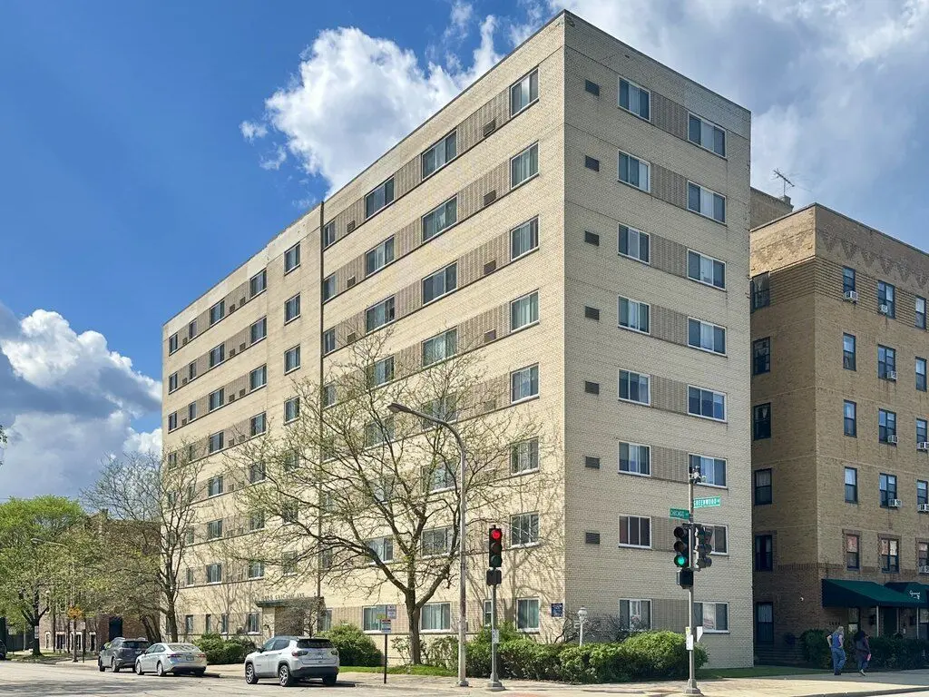 1400 CHICAGO Avenue