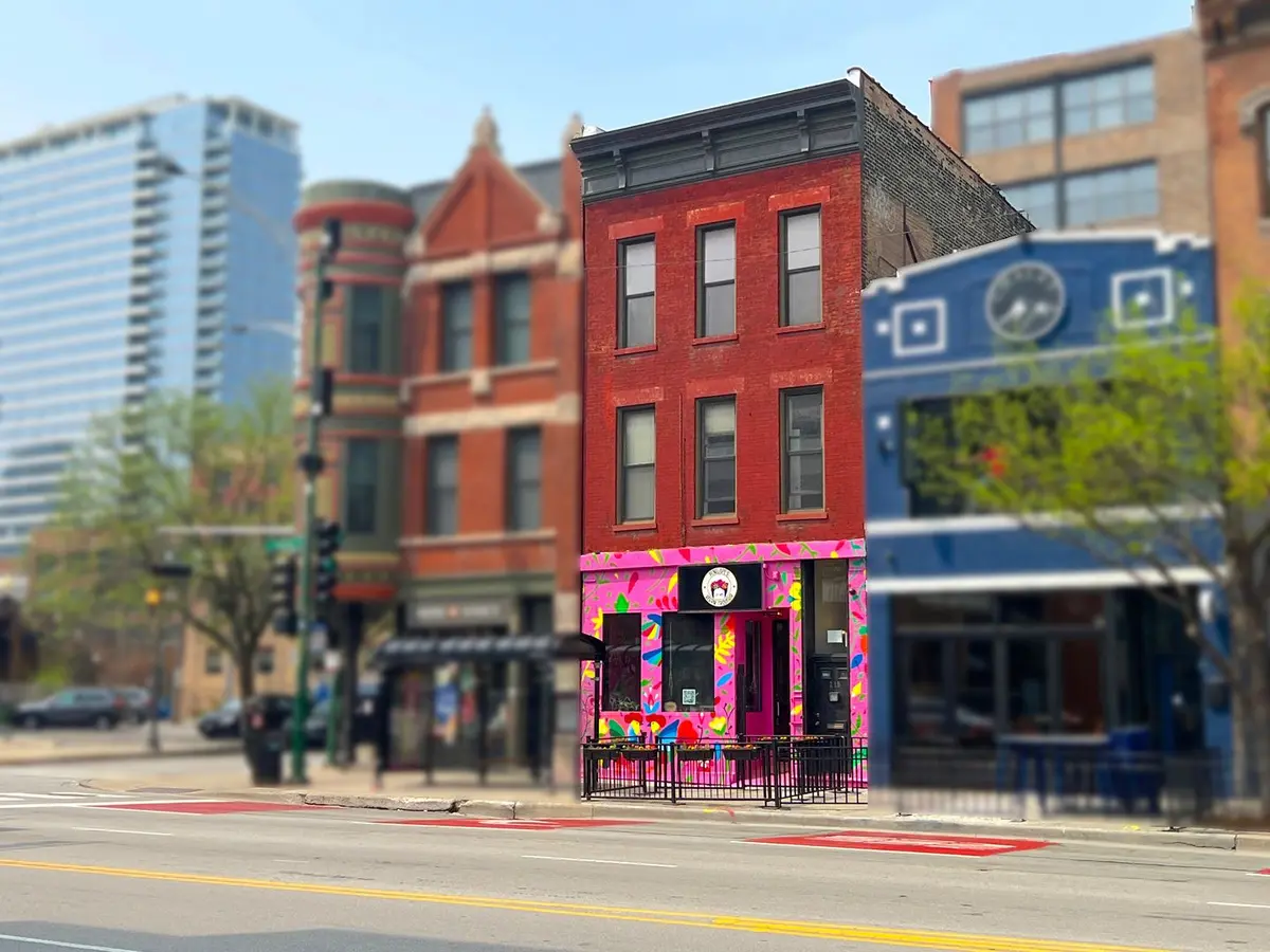 230 W Chicago Avenue