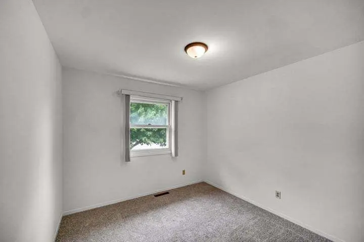 214 Locust Avenue S