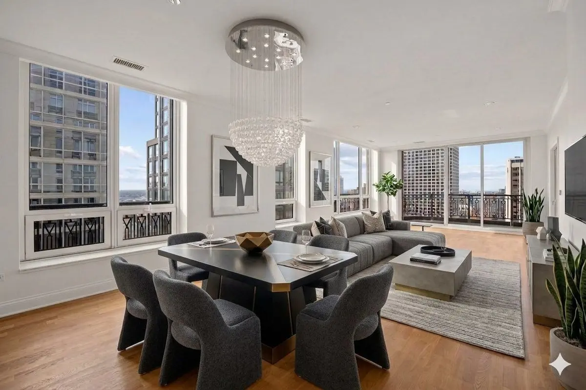 10 E Delaware Place