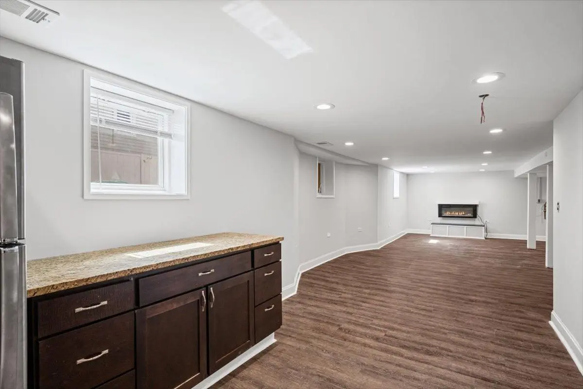 135 S 19th Avenue