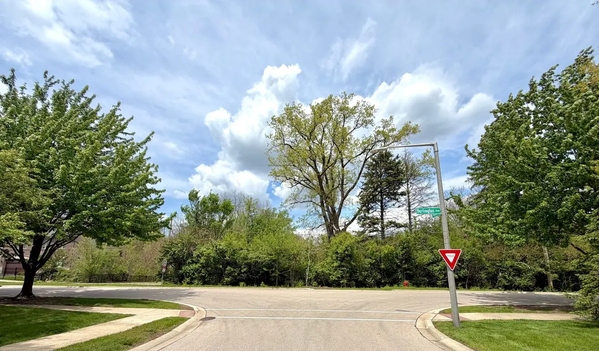 24w554 Burlington Avenue