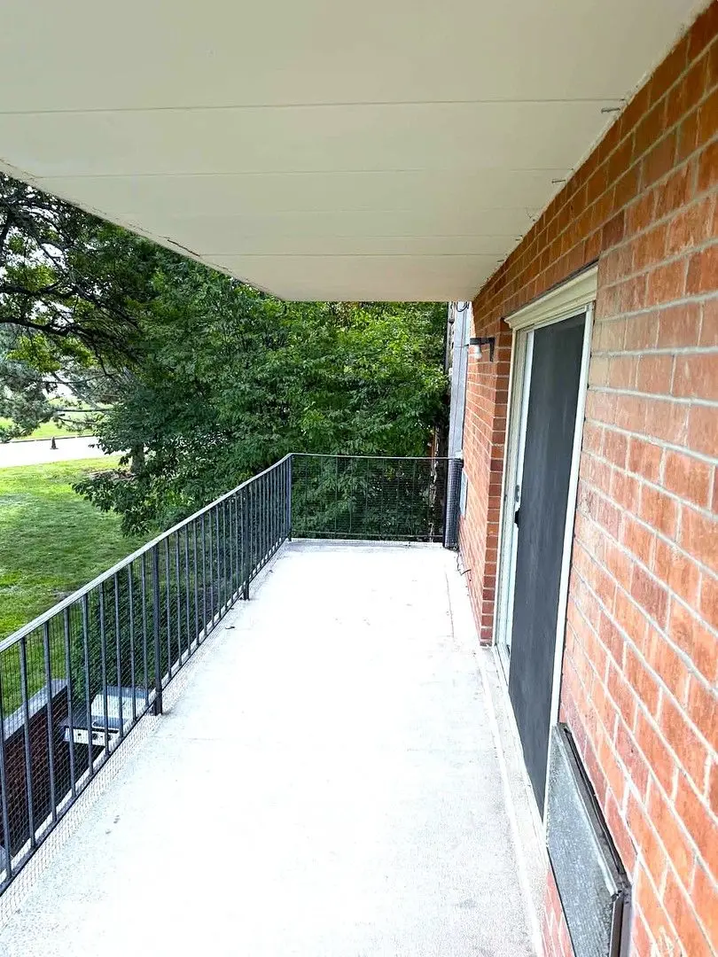 16 E Old Willow Road