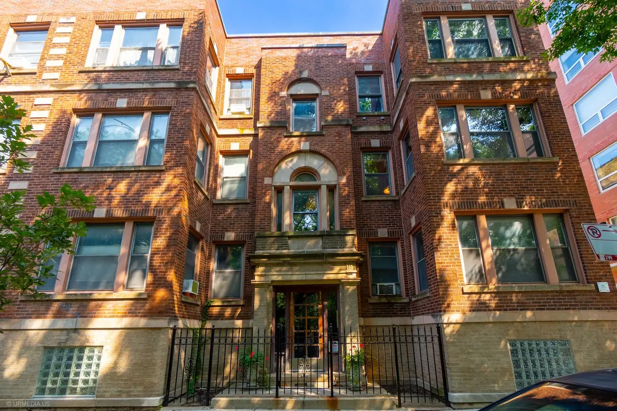 1144 W MONTROSE Avenue