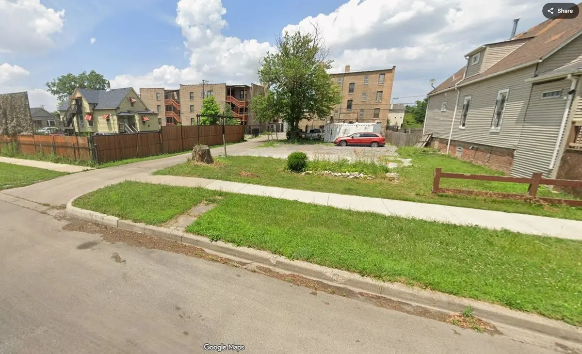 442 W 79th Place