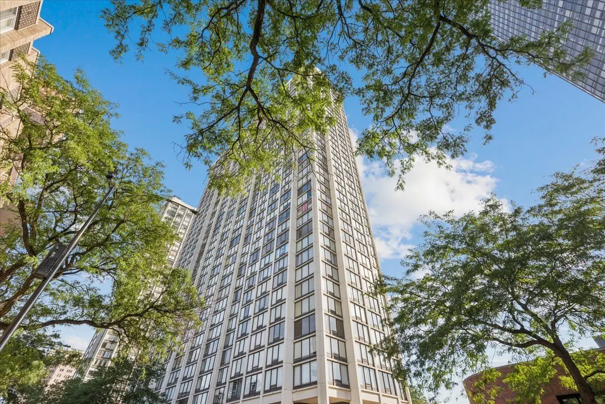 5445 N Sheridan Road