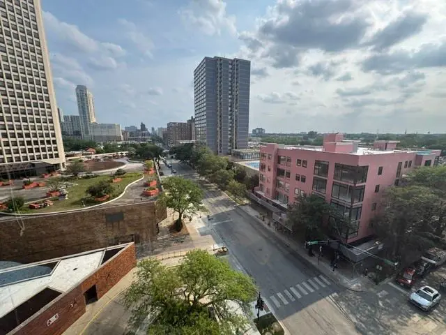 5415 N Sheridan Road